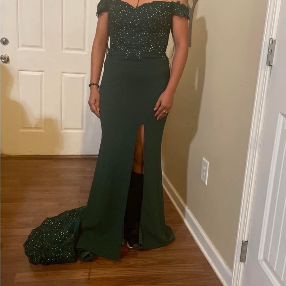 Elegant Green Off-Shoulder Evening Gown